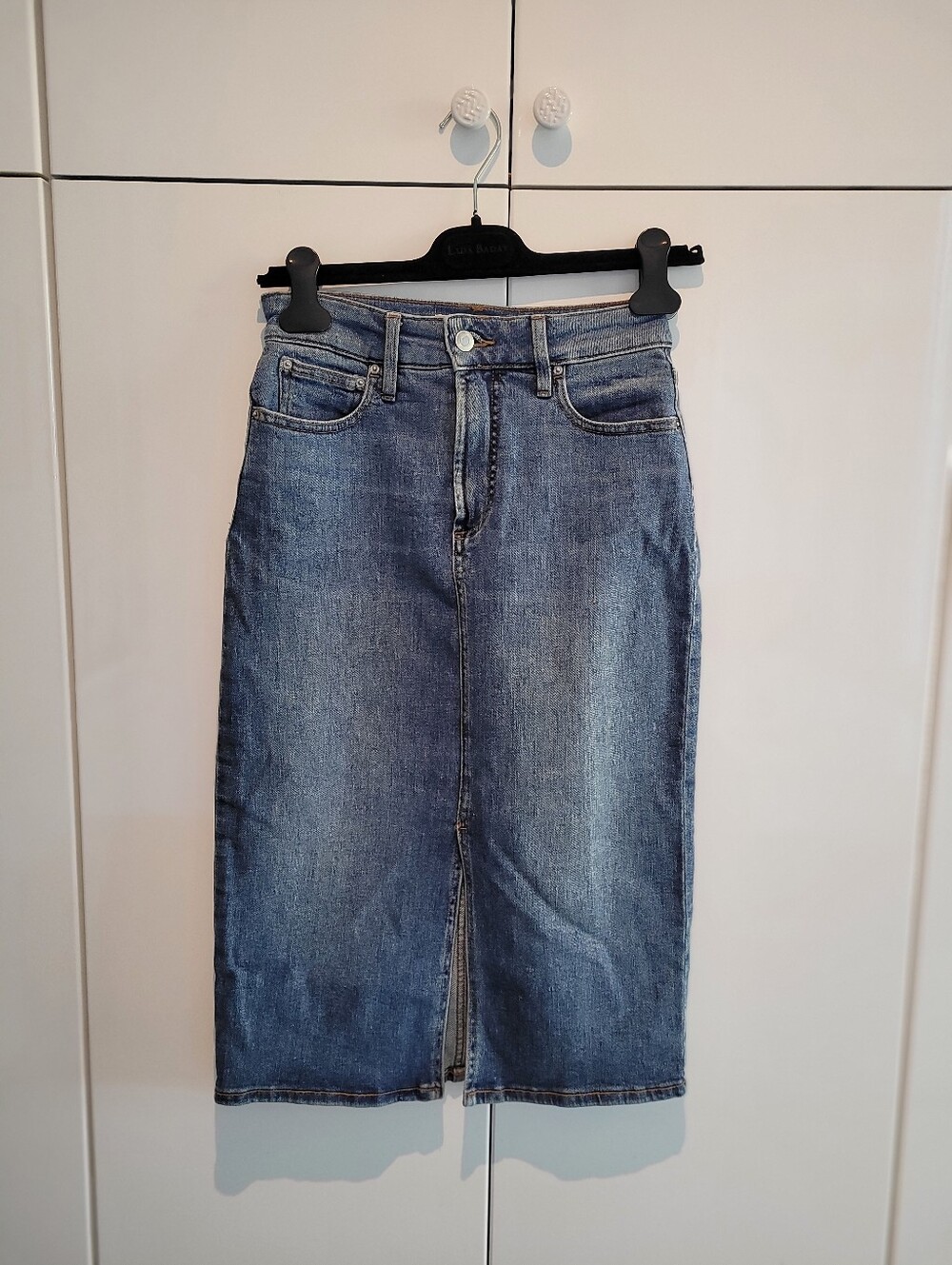 Ricki's Midi Denim Skirt in Medium Blue with Contrast Stitching Size 0